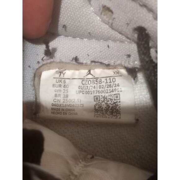 Nike Air Jordan 1 Retro Low OG GS Wolf Grey Barons CZ0858-110 Kids Size 7Y - Picture 2 of 16